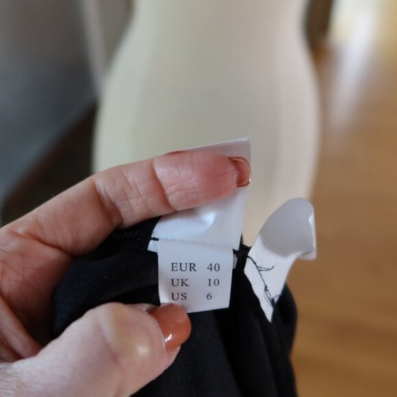 $425 ISSA London dress size US 6 black with beige abstract print 100% silk flare - Picture 13 of 14